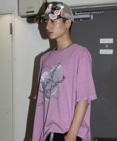 ESC STUDIO（イーエスシースタジオ）の「韓国ブランド ESC STUDIO イーエスシースタジオ ESC*USM trucker hat トラッカー キャップ メッシュキャップ 帽子 カモ柄キャップ 迷彩キャップ ロゴキャップ 缶バッチ 韓国ファッション 韓国ストリート ストリートファッション（キャップ・メンズ・グリーン系カモフラージュ/ブラック・ONE SIZE）」の13枚目の写真