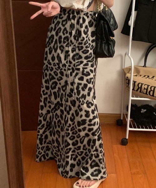 Achic(アシック)の「ガーリーフィッシュテールスカート(スカート・レディース・ブラック/ブラウン・M)」の1枚目の写真