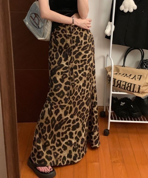 Achic(アシック)の「ガーリーフィッシュテールスカート(スカート・レディース・ブラック/ブラウン・M)」の4枚目の写真