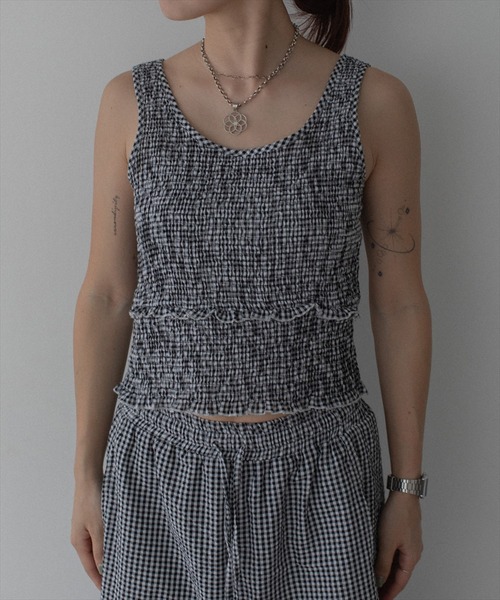 SUWDEE(スーディー)の「shirring tank top(タンクトップ・レディース・ホワイト/ブラック・FREE)」の3枚目の写真
