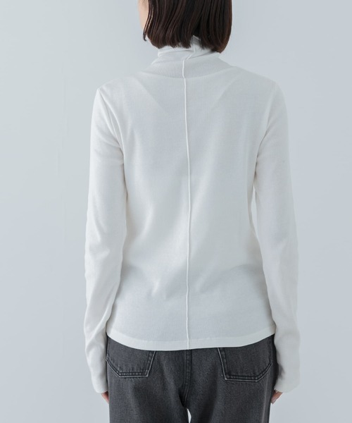 URBAN RESEARCH（アーバンリサーチ）の「『UR TECH』裏起毛タートルネックカットソー（Tシャツ/カットソー・レディース・オフホワイト/ブラック/ライトブルー/レッド・FREE）」の9枚目の写真