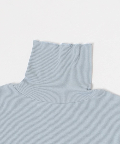 URBAN RESEARCH（アーバンリサーチ）の「『UR TECH』裏起毛タートルネックカットソー（Tシャツ/カットソー・レディース・オフホワイト/ブラック/ライトブルー/レッド・FREE）」の19枚目の写真