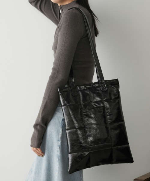 Aunt Marie's（アントマリーズ）の「キルティングトートBAG/PC,A4収納可能（トートバッグ・レディース・ブラック/シルバー/ブラウン・FREE）」の2枚目の写真