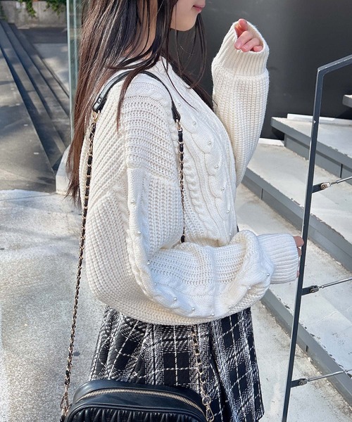 INGNI(イング)の「パール付ケーブルニット(ニット/セーター・レディース・アイボリー/グレー/ピンク/ボルドー・M)」の8枚目の写真