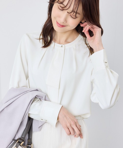 ROPE' PICNIC(ロペピクニック)の「ジョーゼット配色ボウタイ風ブラウス/セレモニー・通勤対応(シャツ/ブラウス・レディース・ホワイト/ホワイト系その他/ライトグリーン/ベージュ/ブルー系その他・36/38)」の2枚目の写真