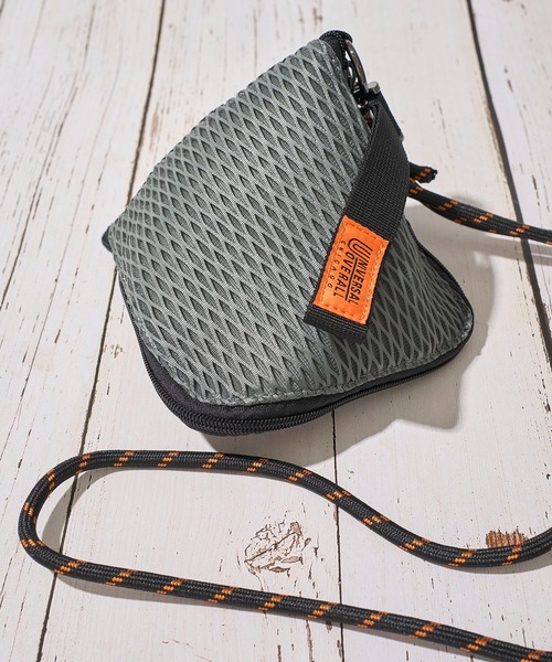 UNIVERSAL OVERALL（ユニバーサルオーバーオール）の「【UNIVERSAL OVERALL】MESH PYRAMID SHOULDERBAG / ピラミッド型 メッシュショルダーバッグ（ショルダーバッグ・レディース・チャコールグレー/ブラック/ホワイト/サックスブルー/ライム・FREE）」の3枚目の写真