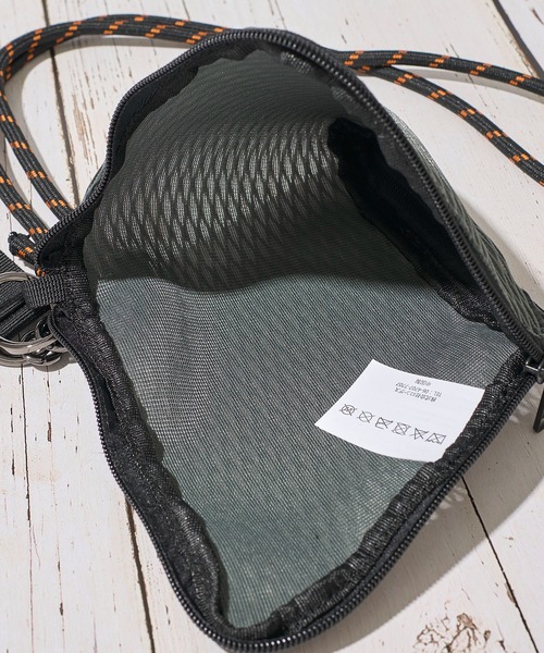 UNIVERSAL OVERALL（ユニバーサルオーバーオール）の「【UNIVERSAL OVERALL】MESH PYRAMID SHOULDERBAG / ピラミッド型 メッシュショルダーバッグ（ショルダーバッグ・レディース・チャコールグレー/ブラック/ホワイト/サックスブルー/ライム・FREE）」の9枚目の写真