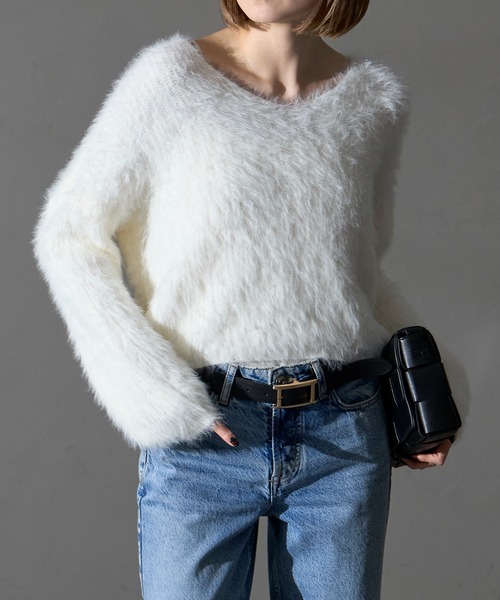 each(イーチ)の「ロングシャギークルーネックショート丈ニット(ニット/セーター・レディース・ブラック/グレイッシュベージュ/ホワイト/ベージュ・FREE)」の1枚目の写真