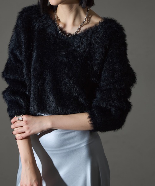 each(イーチ)の「ロングシャギークルーネックショート丈ニット(ニット/セーター・レディース・ブラック/グレイッシュベージュ/ホワイト/ベージュ・FREE)」の2枚目の写真