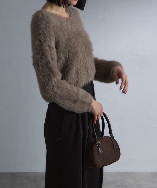 each(イーチ)の「ロングシャギークルーネックショート丈ニット(ニット/セーター・レディース・ブラック/グレイッシュベージュ/ホワイト/ベージュ・FREE)」の5枚目の写真