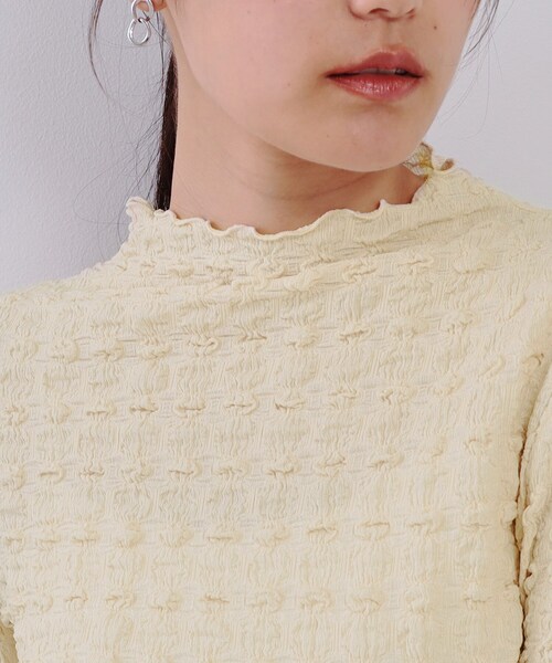 OPAQUE.CLIP（オペークドットクリップ）の「◆ぽこぽこハイネックカットソー【洗濯機洗い可】（Tシャツ/カットソー・レディース・ブラック/オフホワイト/ライトベージュ・00）」の9枚目の写真