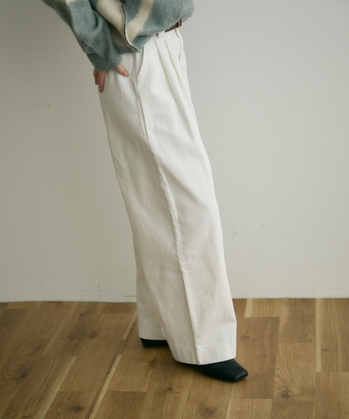 Crisp（クリスプ）の「【ZOZO限定】２タックツイルワイドパンツ（チノパンツ・レディース・ホワイト/ナチュラル・S）」の5枚目の写真