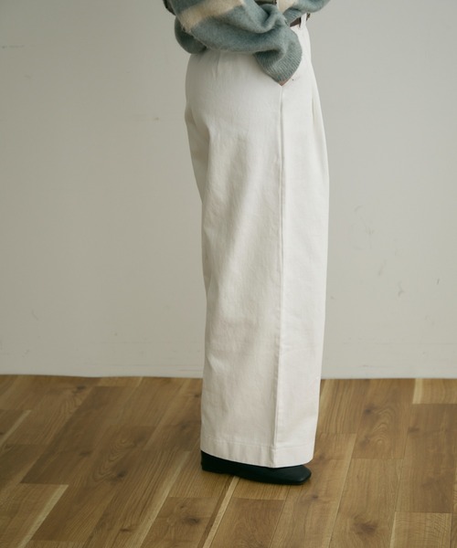 Crisp（クリスプ）の「【ZOZO限定】２タックツイルワイドパンツ（チノパンツ・レディース・ホワイト/ナチュラル・S）」の6枚目の写真