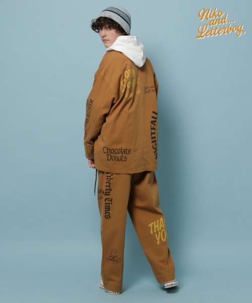 niko and...（ニコアンド）の「【LETTERBOY(レターボーイ)】コラボ落書きプリントブルゾン（ブルゾン・メンズ・ブラウン/ナチュラル・MEDIUM/LARGE）」の5枚目の写真