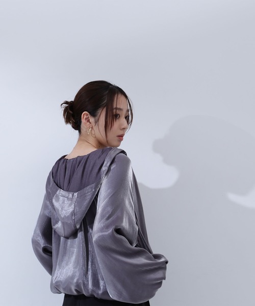 NATURAL BEAUTY BASIC（ナチュラルビューティーベーシック）の「◇グロッシーバルーンブルゾン（ブルゾン・レディース・ベージュ/ブルー/チャコールグレー・MEDIUM/SMALL）」の2枚目の写真