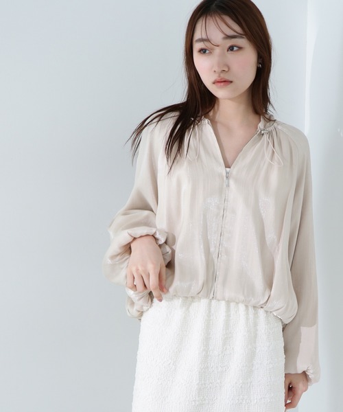 NATURAL BEAUTY BASIC（ナチュラルビューティーベーシック）の「◇グロッシーバルーンブルゾン（ブルゾン・レディース・ベージュ/ブルー/チャコールグレー・MEDIUM/SMALL）」の18枚目の写真