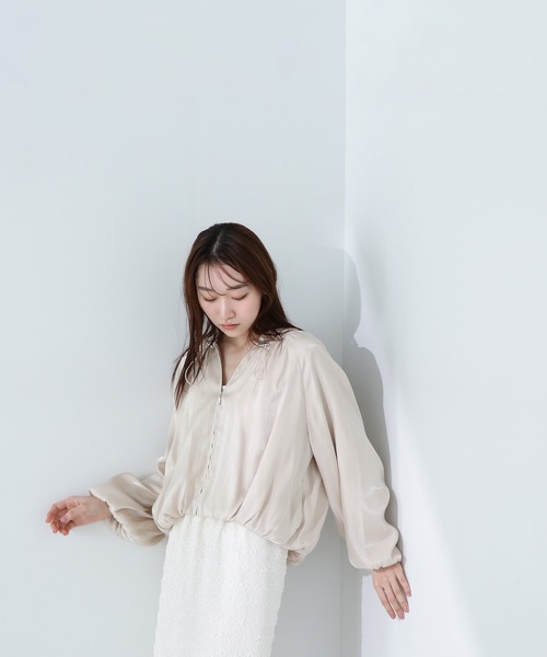 NATURAL BEAUTY BASIC（ナチュラルビューティーベーシック）の「◇グロッシーバルーンブルゾン（ブルゾン・レディース・ベージュ/ブルー/チャコールグレー・MEDIUM/SMALL）」の19枚目の写真