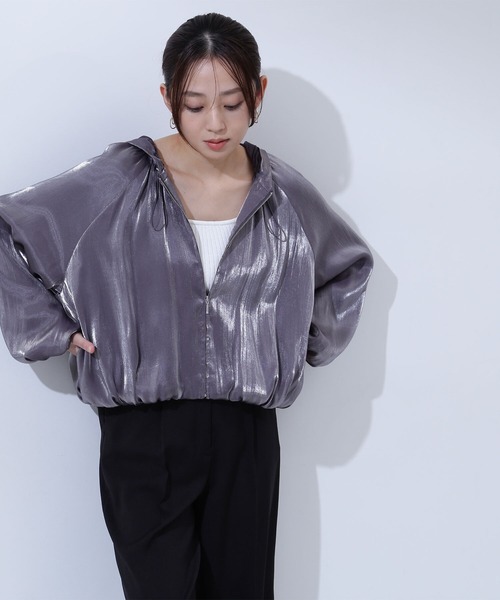 NATURAL BEAUTY BASIC（ナチュラルビューティーベーシック）の「◇グロッシーバルーンブルゾン（ブルゾン・レディース・ベージュ/ブルー/チャコールグレー・MEDIUM/SMALL）」の5枚目の写真