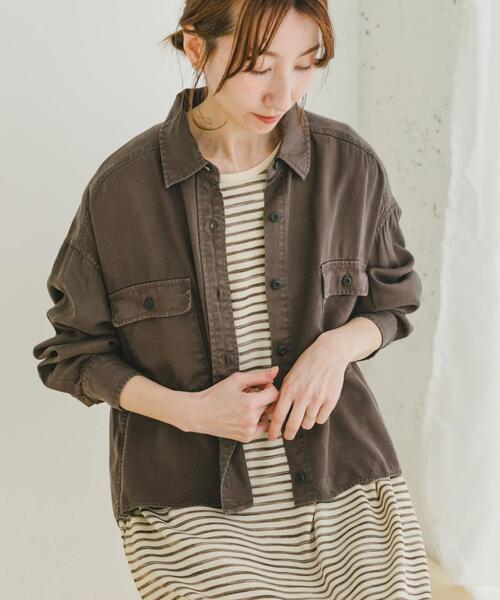 ITEMS URBANRESEARCH(アイテムズ アーバンリサーチ)の「リヨセルポケットシャツ(シャツ/ブラウス・レディース・チャコールグレー/ホワイト系その他/カーキ・FREE)」の1枚目の写真
