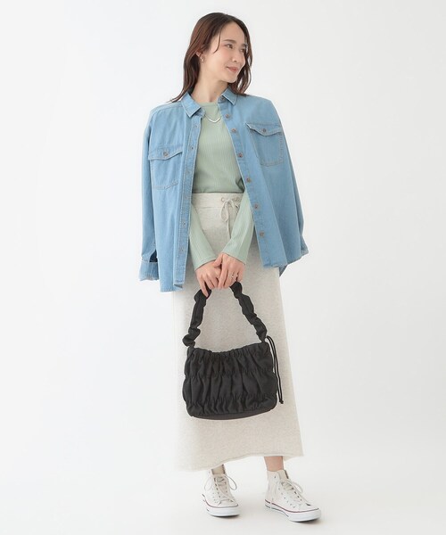 SHOO・LA・RUE(シューラルー)の「ギャザーミニショルダーバッグ(ショルダーバッグ・レディース・ベージュ/ブラック/イエロー系その他・00)」の5枚目の写真