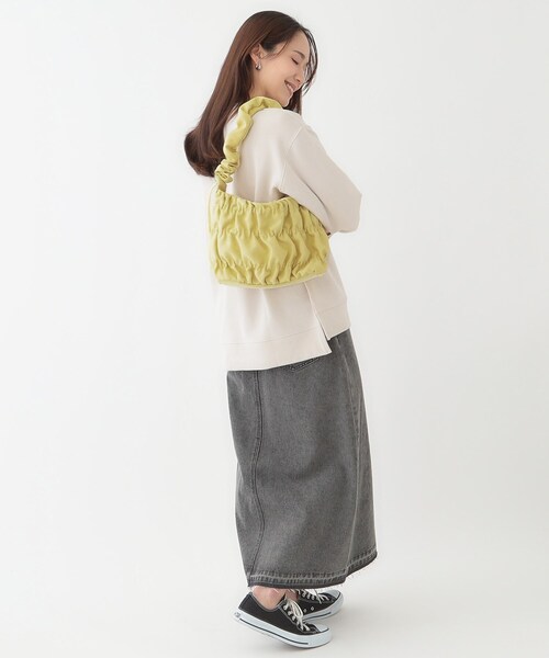 SHOO・LA・RUE(シューラルー)の「ギャザーミニショルダーバッグ(ショルダーバッグ・レディース・ベージュ/ブラック/イエロー系その他・00)」の7枚目の写真