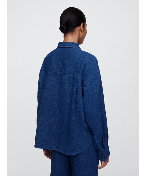 GAP(ギャップ)の「ガーゼ オーバーサイズシャツ(シャツ/ブラウス・レディース・インディゴブルー・XXS/XS/L/M/S)」の2枚目の写真