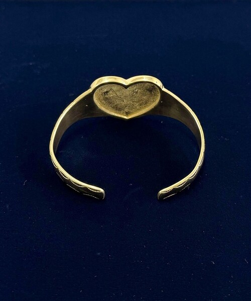 fredy emue（フレディエミュ）の「【chibi jewels/チビ・ジュエルズ】ハートコンチョバングル（ブレスレット・レディース・ゴールド・FREE）」の7枚目の写真