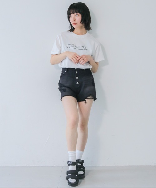 UNIT CHEST(ユニットチェスト)の「【UNIT CHEST】unique unisex T-shirt VTFAコラボT ”SAFETY PIN” by Aya Yamamoto(Tシャツ/カットソー・レディース・ホワイト/ブラック・L/M/S)」の16枚目の写真