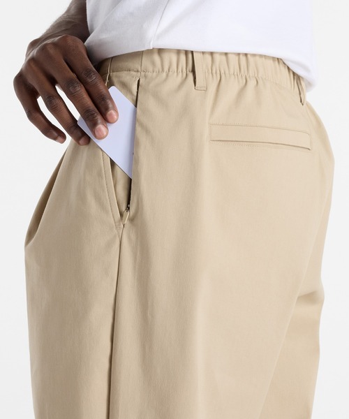 NEW BALANCE（ニューバランス）の「Athletics リラックストラウザー（スラックス・メンズ・ブラック/ライトベージュ・MEDIUM/LARGE/SMALL/X-LARGE）」の11枚目の写真