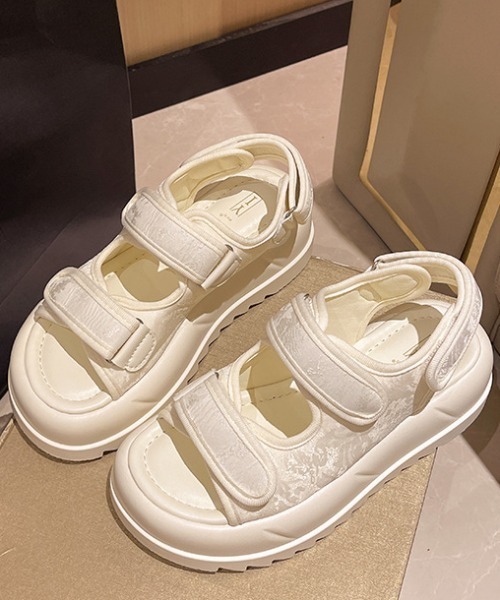 Teem Store(チームストア)の「【春夏新作】フラワージャガード厚底スポーツサンダル(サンダル・レディース・ホワイト/ブラック・38/36/40)」の3枚目の写真