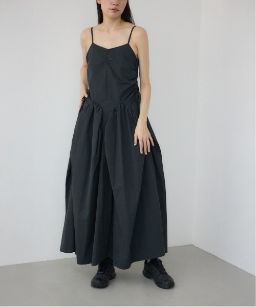 PLUS（プラス）の「【PLUS】バブルギャザーボリュームワンピース（ワンピース・レディース・ブルー/ブラック・SMALL/MEDIUM）」の2枚目の写真