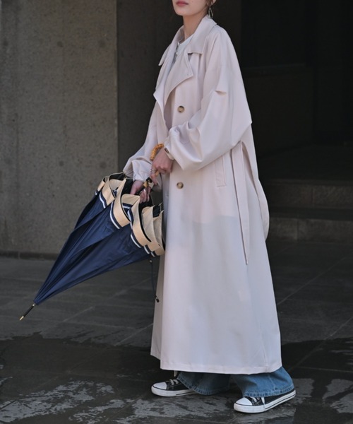 HUG.U(ハグユー)の「花粉防止・撥水 ロングトレンチコート(トレンチコート・レディース・ブラック/アイボリー/ベージュ・FREE)」の4枚目の写真