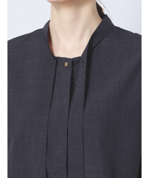 SUIT SQUARE（スーツスクエア）の「ボウタイブラウス フレンチスリーブ ウォッシャブル 撥水 リネンライク 無地（シャツ/ブラウス・レディース・ネイビー系/ベージュ系/オレンジ系・38(9号)）」の21枚目の写真