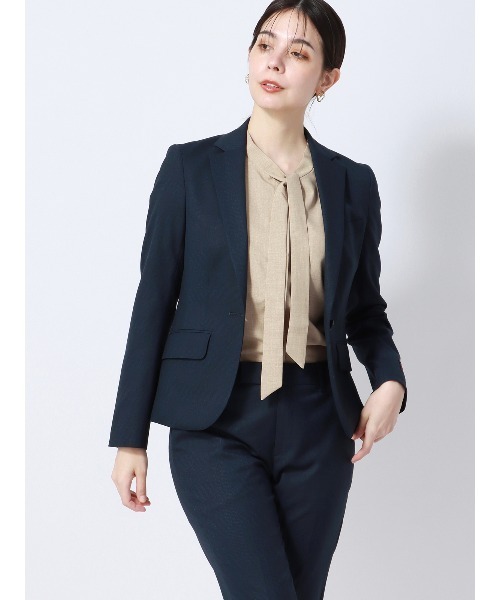 SUIT SQUARE（スーツスクエア）の「ボウタイブラウス フレンチスリーブ ウォッシャブル 撥水 リネンライク 無地（シャツ/ブラウス・レディース・ネイビー系/ベージュ系/オレンジ系・38(9号)）」の13枚目の写真