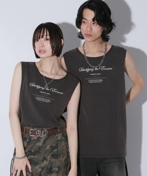 Anui(アニュイ)の「【UNISEX/2サイズ展開】ロゴルーズノースリーブTシャツ(Tシャツ/カットソー・レディース・アイボリー/スミクロ・SMALL/MEDIUM)」の2枚目の写真