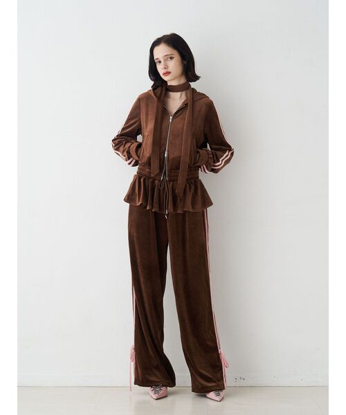 jouetie(ジュエティ)の「ベロアコンパクトラインZIPフーディ【セットアップ対応】冬服 ジップパーカー(パーカー・レディース・ネイビー/ブラウン/グレー/ブラック・MEDIUM)」の18枚目の写真