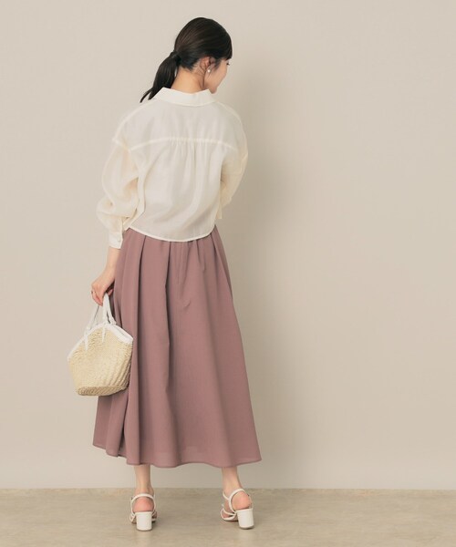 couture brooch(クチュールブローチ)の「【洗える・秋まで使える】パール調ボタンシアーシャツ(シャツ/ブラウス・レディース・ベージュ系その他4/グレー/ブラック/アイボリー・38/42)」の17枚目の写真
