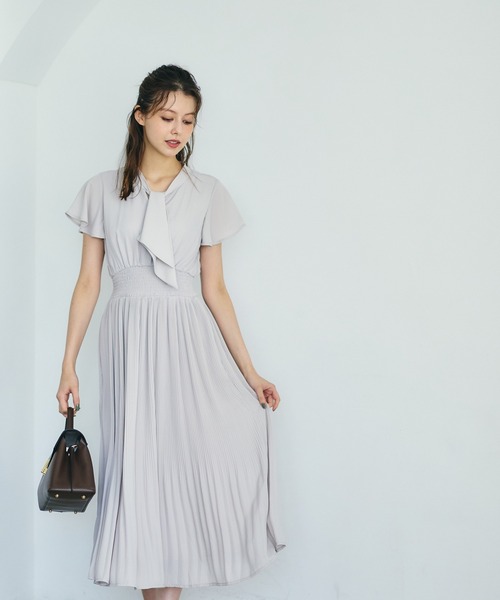 12Twelve Agenda(トゥエルブ アジェンダ)の「ボウタイウエストシャーリング消しプリーツ半袖ワンピース(ワンピース・レディース・ネイビー/グリーン/グレイッシュベージュ・M)」の2枚目の写真