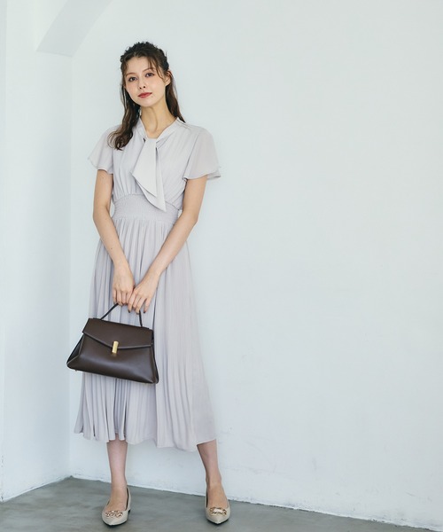 12Twelve Agenda(トゥエルブ アジェンダ)の「ボウタイウエストシャーリング消しプリーツ半袖ワンピース(ワンピース・レディース・ネイビー/グリーン/グレイッシュベージュ・M)」の18枚目の写真
