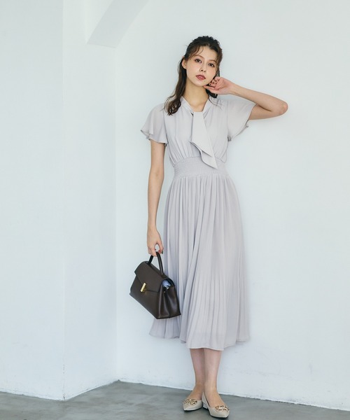 12Twelve Agenda(トゥエルブ アジェンダ)の「ボウタイウエストシャーリング消しプリーツ半袖ワンピース(ワンピース・レディース・ネイビー/グリーン/グレイッシュベージュ・M)」の17枚目の写真