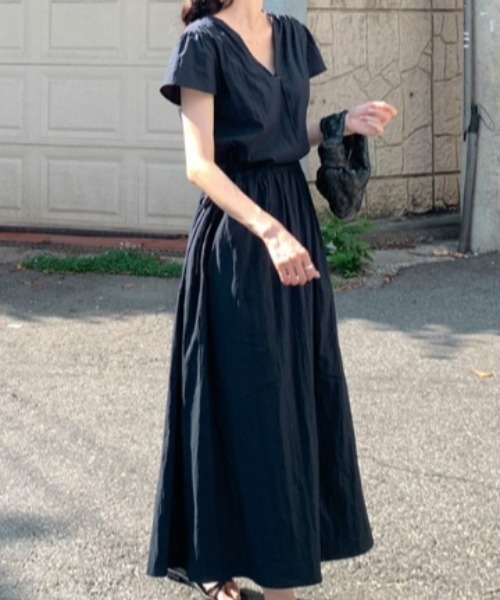 Aelina(エリナ)の「Vネックドワンピース(ワンピース・レディース・ホワイト/ネイビー・F)」の1枚目の写真