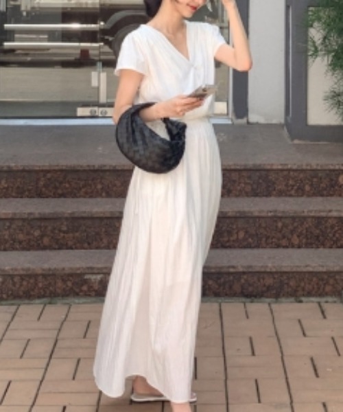 Aelina(エリナ)の「Vネックドワンピース(ワンピース・レディース・ホワイト/ネイビー・F)」の2枚目の写真