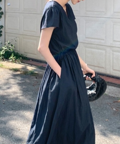 Aelina(エリナ)の「Vネックドワンピース(ワンピース・レディース・ホワイト/ネイビー・F)」の13枚目の写真