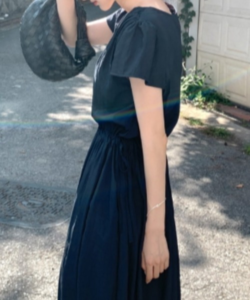 Aelina(エリナ)の「Vネックドワンピース(ワンピース・レディース・ホワイト/ネイビー・F)」の6枚目の写真