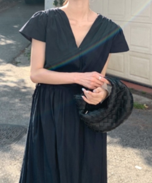 Aelina(エリナ)の「Vネックドワンピース(ワンピース・レディース・ホワイト/ネイビー・F)」の19枚目の写真