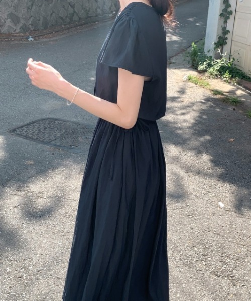 Aelina(エリナ)の「Vネックドワンピース(ワンピース・レディース・ホワイト/ネイビー・F)」の15枚目の写真