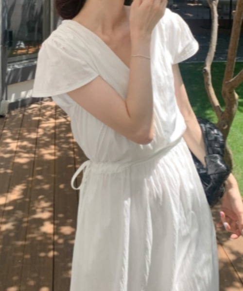 Aelina(エリナ)の「Vネックドワンピース(ワンピース・レディース・ホワイト/ネイビー・F)」の21枚目の写真
