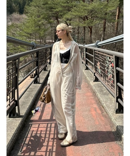 ELCHELE（エルチェレ）の「COMFY FILMY JUMPSUIT（つなぎ/オールインワン・レディース・ライトブルー/ベージュ・36/38）」の10枚目の写真