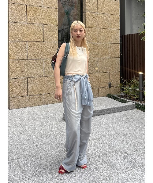 ELCHELE（エルチェレ）の「COMFY FILMY JUMPSUIT（つなぎ/オールインワン・レディース・ライトブルー/ベージュ・36/38）」の3枚目の写真