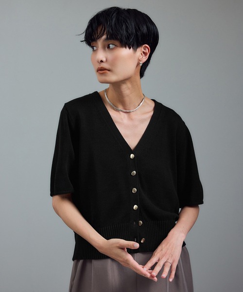 SALON adam et rope'（サロン アダム エ ロペ）の「ドライコットンハーフスリーブメタルボタンカーディガン（カーディガン/ボレロ・レディース・ブラック/オフホワイト/キャメル・FREE）」の3枚目の写真